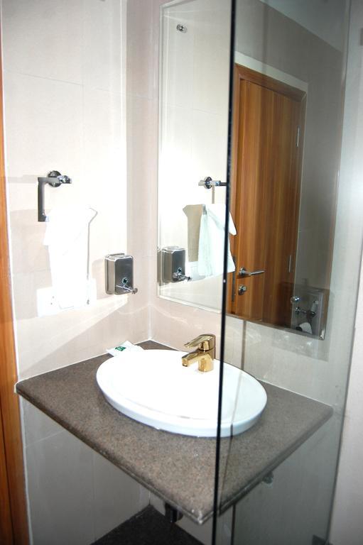 Hotel Le Roi Raipur At Raipur Railway Station Rum bild