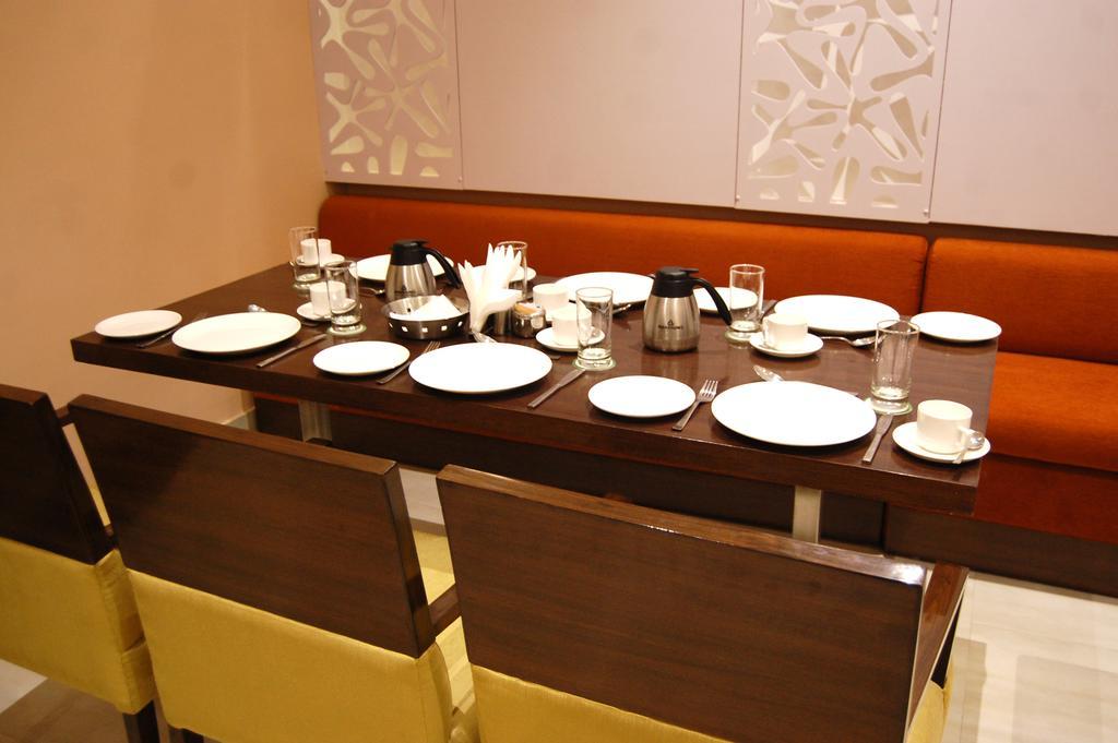 Hotel Le Roi Raipur At Raipur Railway Station Exteriör bild