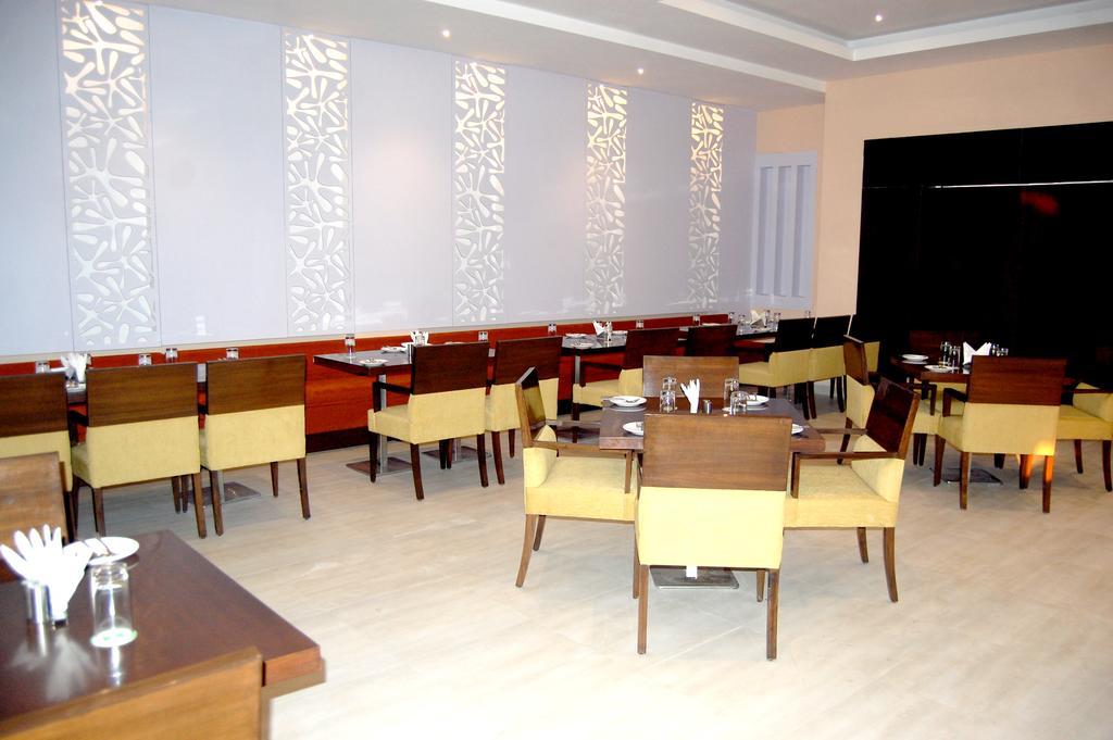 Hotel Le Roi Raipur At Raipur Railway Station Exteriör bild
