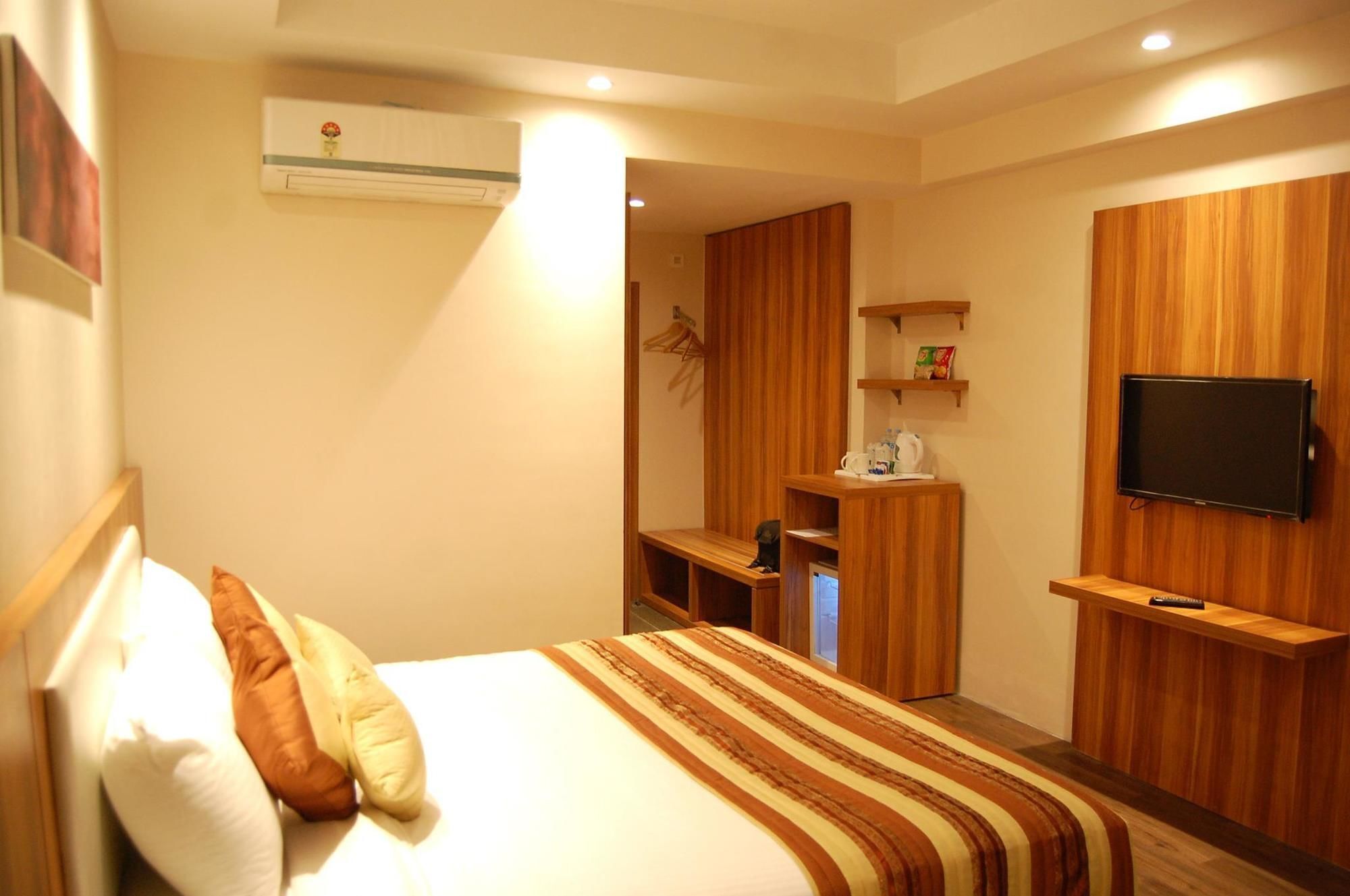 Hotel Le Roi Raipur At Raipur Railway Station Exteriör bild