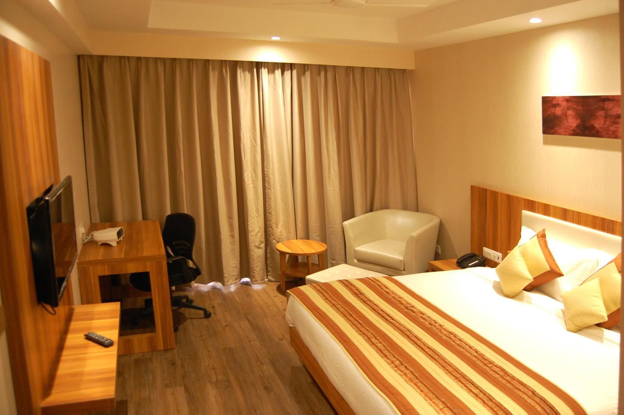 Hotel Le Roi Raipur At Raipur Railway Station Exteriör bild