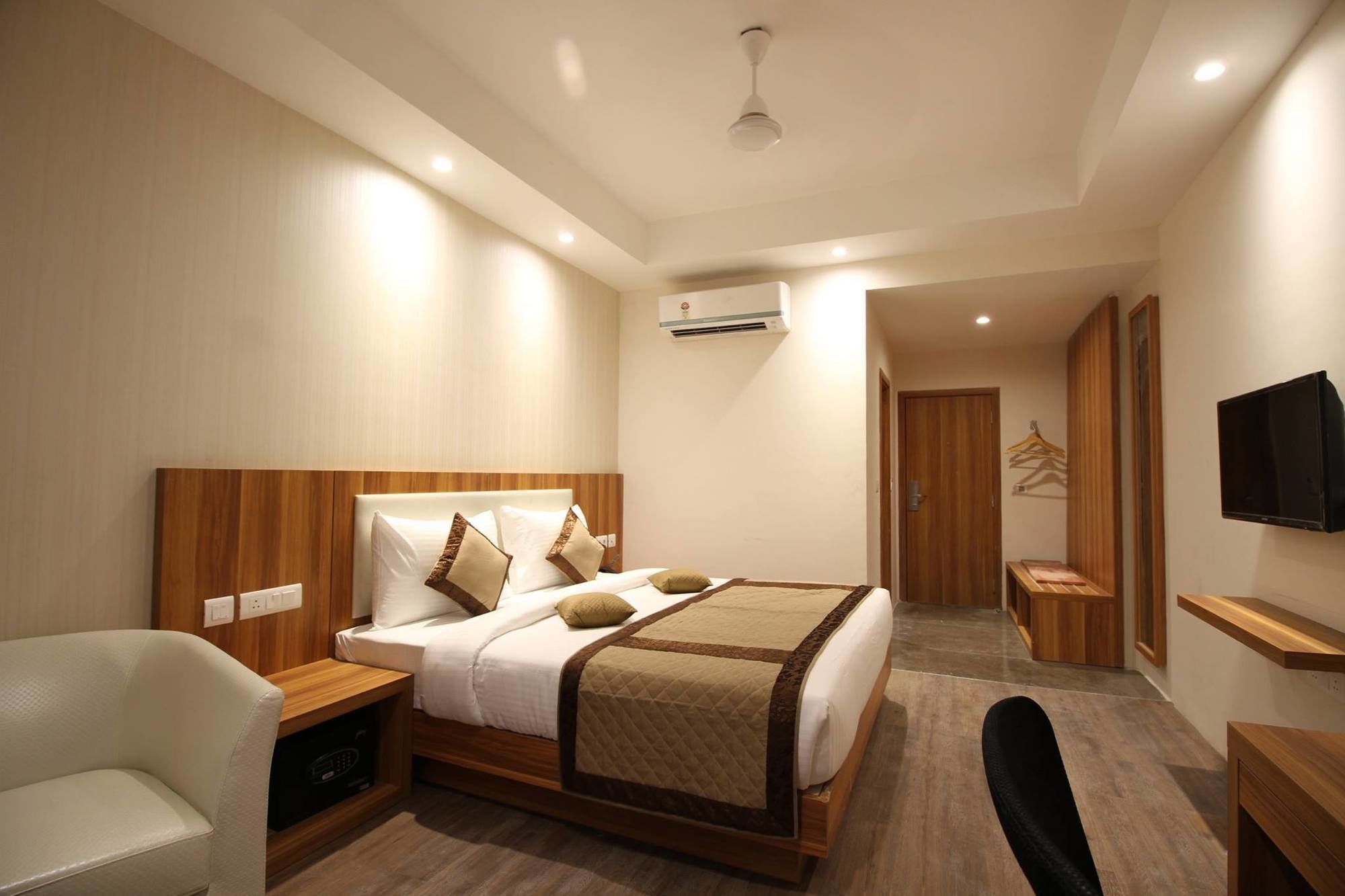 Hotel Le Roi Raipur At Raipur Railway Station Exteriör bild